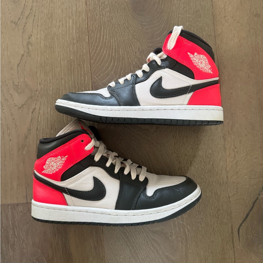 Women’s Jordan 1 mids